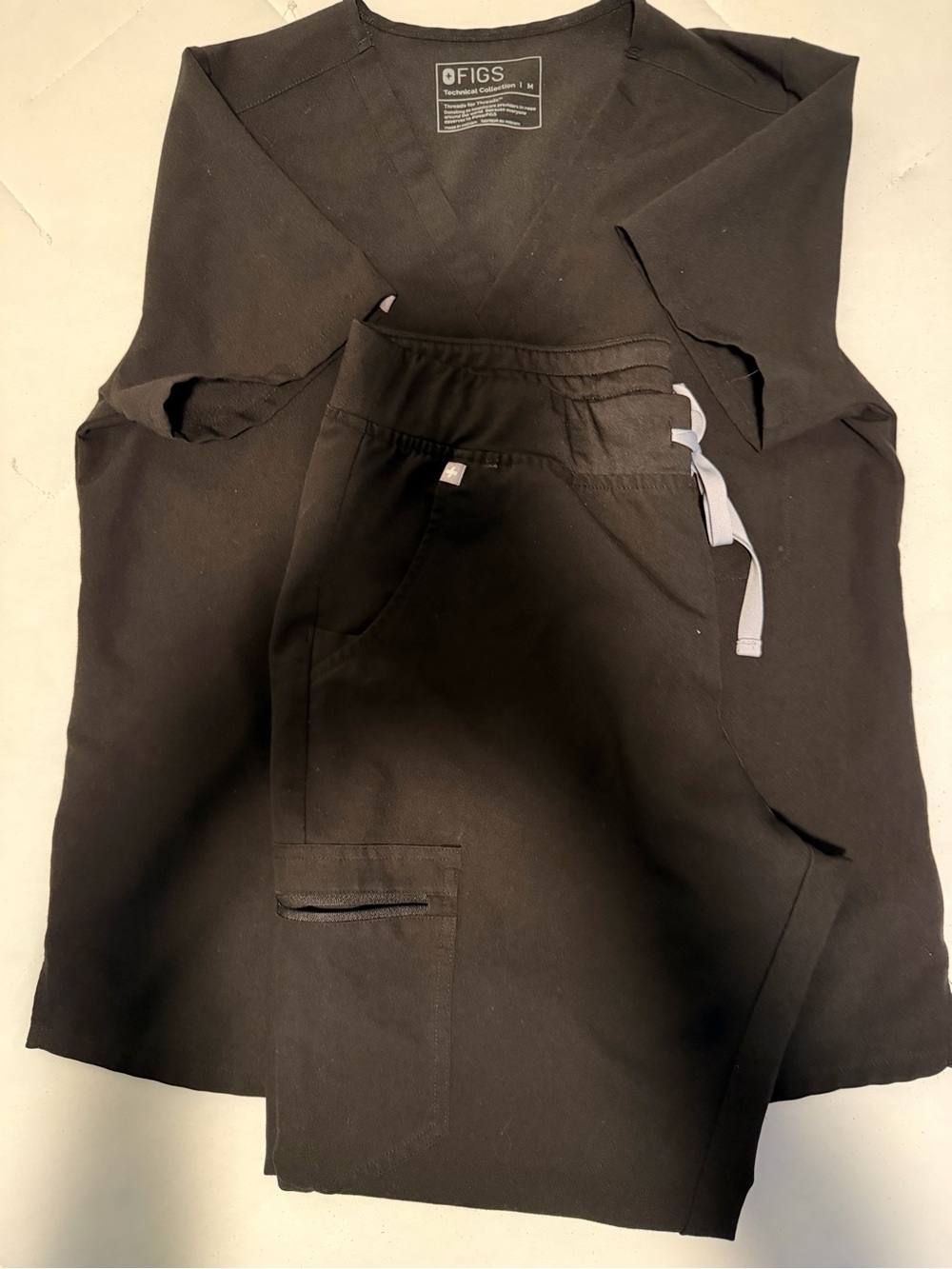FIGS Women Black Scrub Set - Medium Catarina Top - Large Zamora Jogger